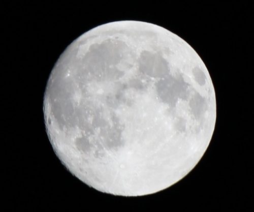 ブルームーン　2度目の満月を誰と楽しみますか？